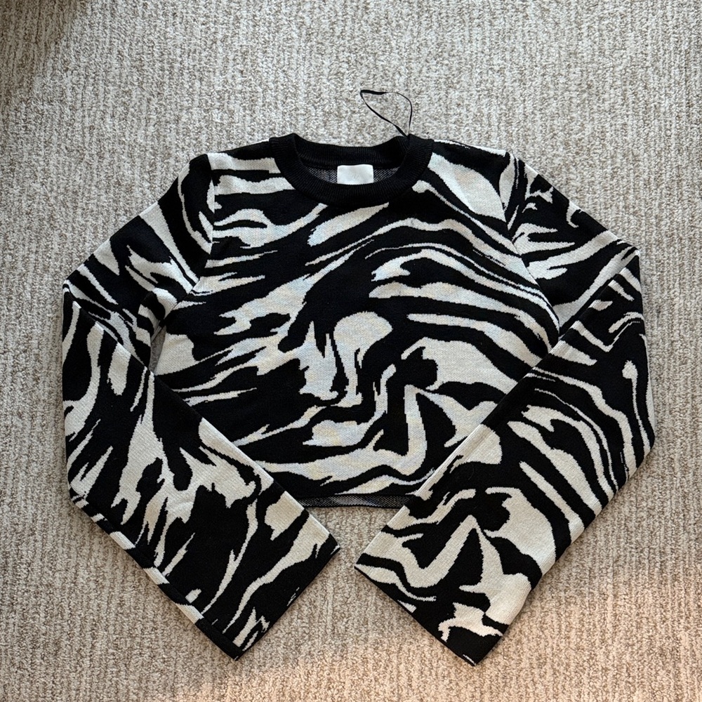 Cropped patterned sweater